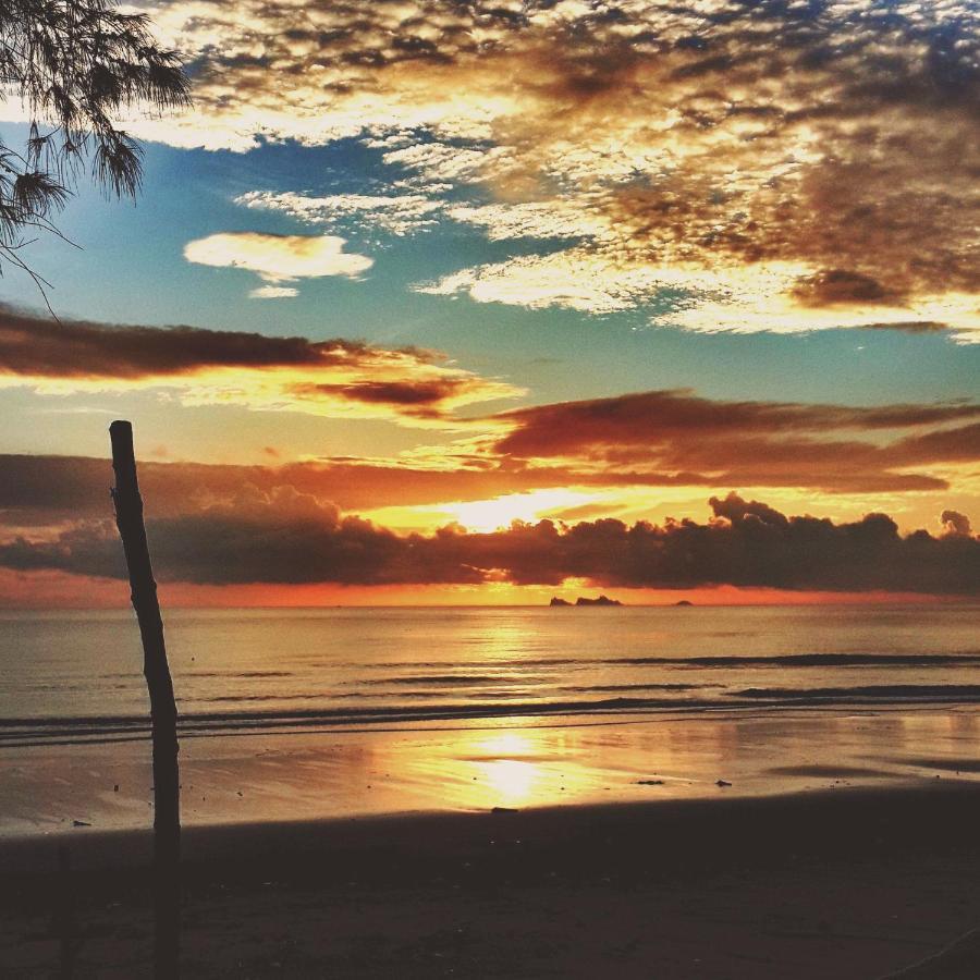 Maliblues Bed & Art Gallery Chumphon Exterior foto