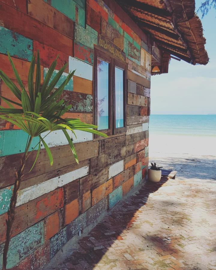 Maliblues Bed & Art Gallery Chumphon Exterior foto